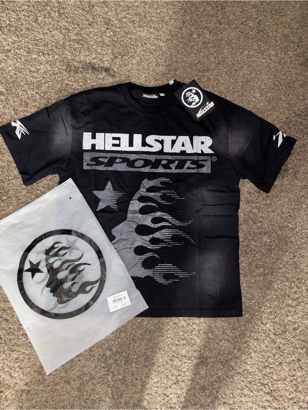 Hellstar Sports Men's Black Short-Sleeve Graphic Tee